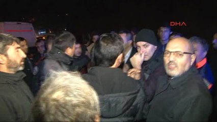 Ünlü Oyuncu Kaza Yaptı; Köylüler Yolu Trafiğe Kapattı 2