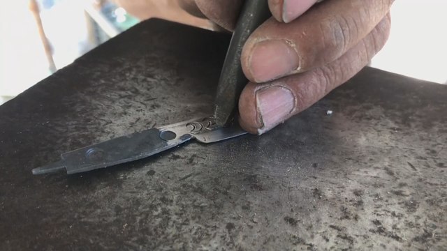 Los cuchillos del desierto , una tradición forjada a golpe de martillo