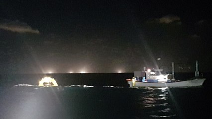 제주에서 모래운반선-어선 충돌...8명 전원 구조 / YTN