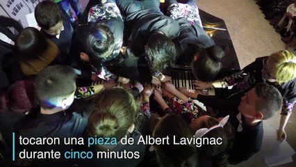 Un piano y 20 manos para batir un récord Guinness