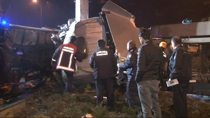 Başkent'te Freni Boşalan Alçı Yüklü Tır Devrildi: 1 Ölü
