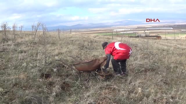 Afyonkarahisar Bayrakçı Dede'den 15 Temmuz Şehitlerine 1002 Metrekarelik Bayrak