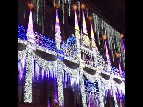 New York's Fifth Avenue Glows With Christmas Lights