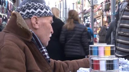 Gözleri Görmeden Tek Başına 60 Yıldır Esnaflık Yapıyor