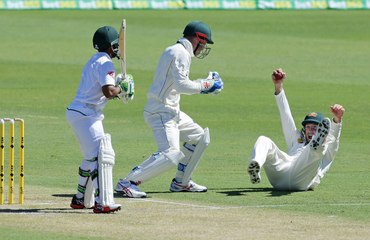 கிரிக்கெட்டில் சூதாட்டத்தில் ஈடுபடுவதற்கு வீரர்கள் இப்படித்தான் சிக்னல் குடுப்பங்களாம்