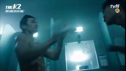 Fan nữ 'mất máu' trước cảnh phim siêu hot của dàn diễn nam trong "The K2"