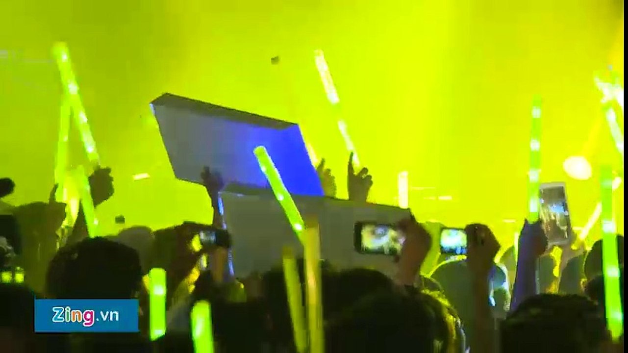 Đông Nhi khuấy động sân khấu với vũ điệu nóng bỏng