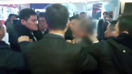 中 경호 인력, 문재인 대통령 수행 기자단 폭행 / YTN