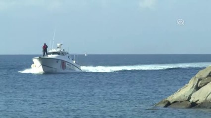 Göçmenler Kayalıklarda Mahsur Kaldı (9)