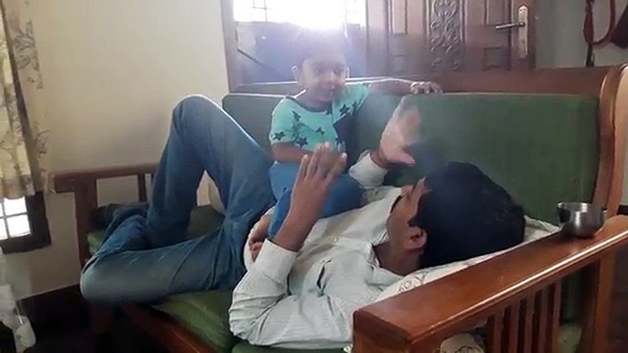 குழந்தை தமிழ் கற்க்கும் அழகை பாருங்க