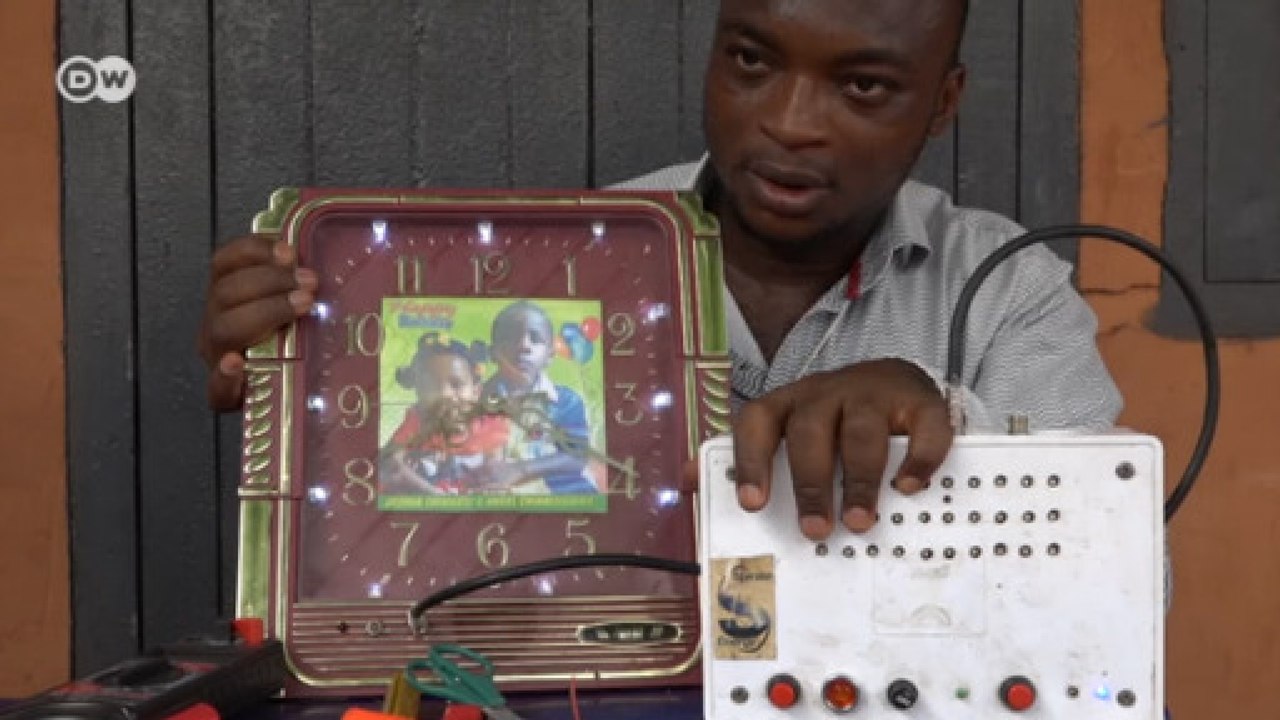 Güneş panelli süper duvar saati