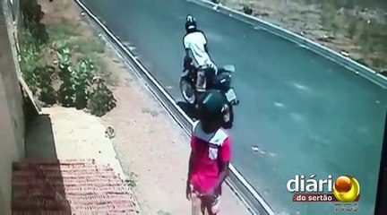 Câmeras de segurança registram assalto em Sousa