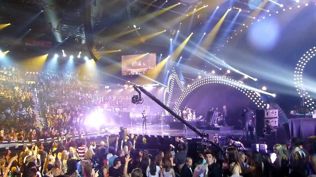 Muse - Supermassive Black Hole, MGM Grand Garden Arena, iHeart Radio Music Festival, Las Vegas, NV, USA 9/20/2013