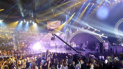 Muse - Supermassive Black Hole, MGM Grand Garden Arena, iHeart Radio Music Festival, Las Vegas, NV, USA  9/20/2013