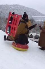 Şişme Yatakla Kayak Yapan Tatilcinin Çarptığı Kadın Havada Takla Attı