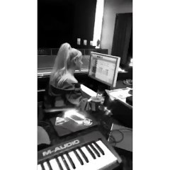 Ariana Grande Confirms She's Back In The Studio & Fans Freak Out About Possible New Music