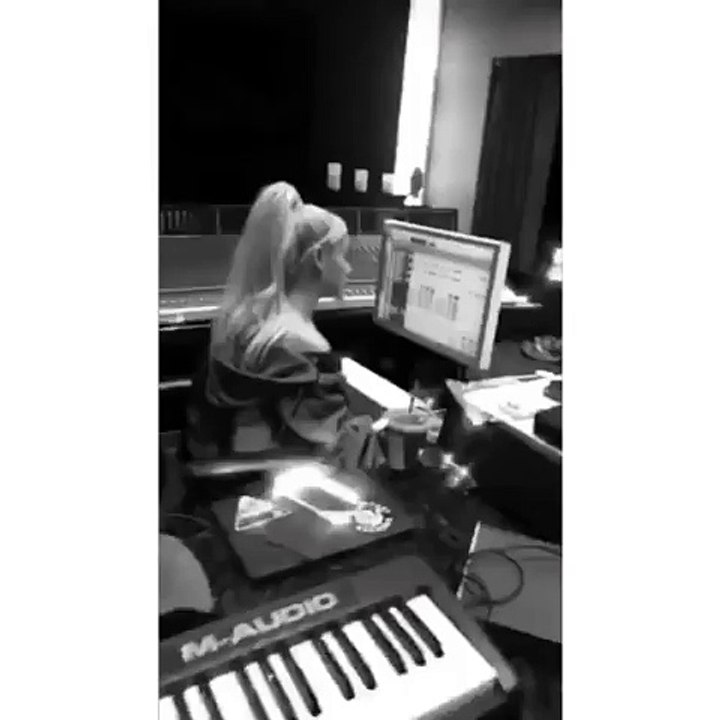 Ariana Grande Confirms She's Back In The Studio & Fans Freak Out About Possible New Music