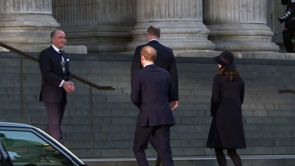 Londres: une messe à la cathédrale 6 mois après Grenfell