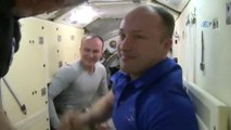 - Uluslararası Uzay İstasyonunda 5 Ay Kalan Astronotlar Dünyaya Döndü