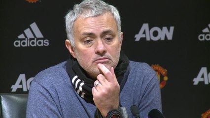 Video herunterladen: Mourinho in the dark over Bailly injury