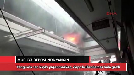 Zeytinburnu'da mobilya deposunda yangın