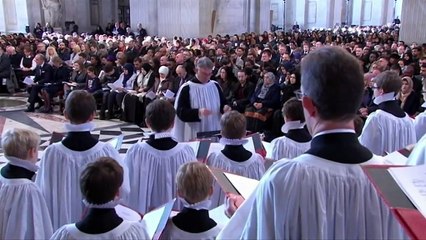 Londres : six mois après, un hommage national rendu aux 71 victimes de l'incendie de Grenfell