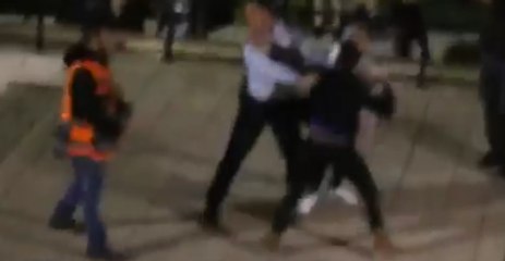 Palestinian Protesters Fight Arrest by Israeli Officers After Sit-In at Damascus Gate