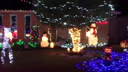 Felons Help Widow Put Up Christmas Lights After Husband`s Death