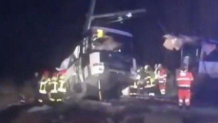 佛 열차-통학버스 충돌...어린이 4명 숨져 / YTN