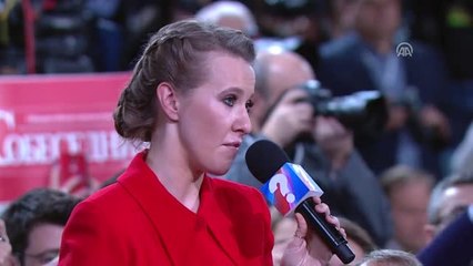 Devlet Başkanı Seçimlerinde Aday Olacağını Açıklayan Kseniya Sobçak, Putin'e Soru Yöneltti