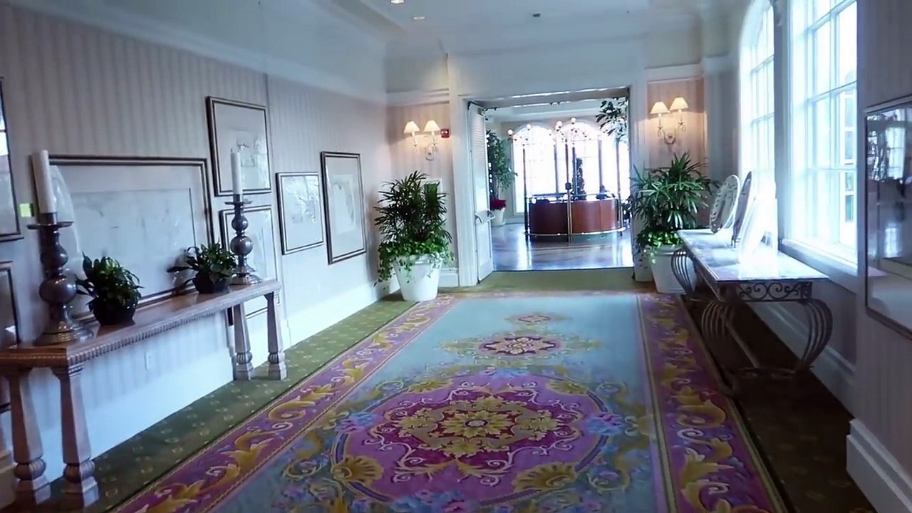 Disney World's Grand Floridian Resort Tour | Hotel Grounds & Holiday Fun