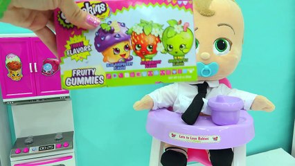 Feeding The Boss Baby In High Chair Surprise Blind Bags Shopkins   Num Noms-jTfwZ2lZ270