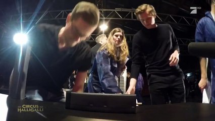 Aushalten - Nicht lachen (Tag Team Edition) Vol. 2 - TEIL 3 _ Circus HalliGalli _ ProSieben-HZzVBXKEQhc