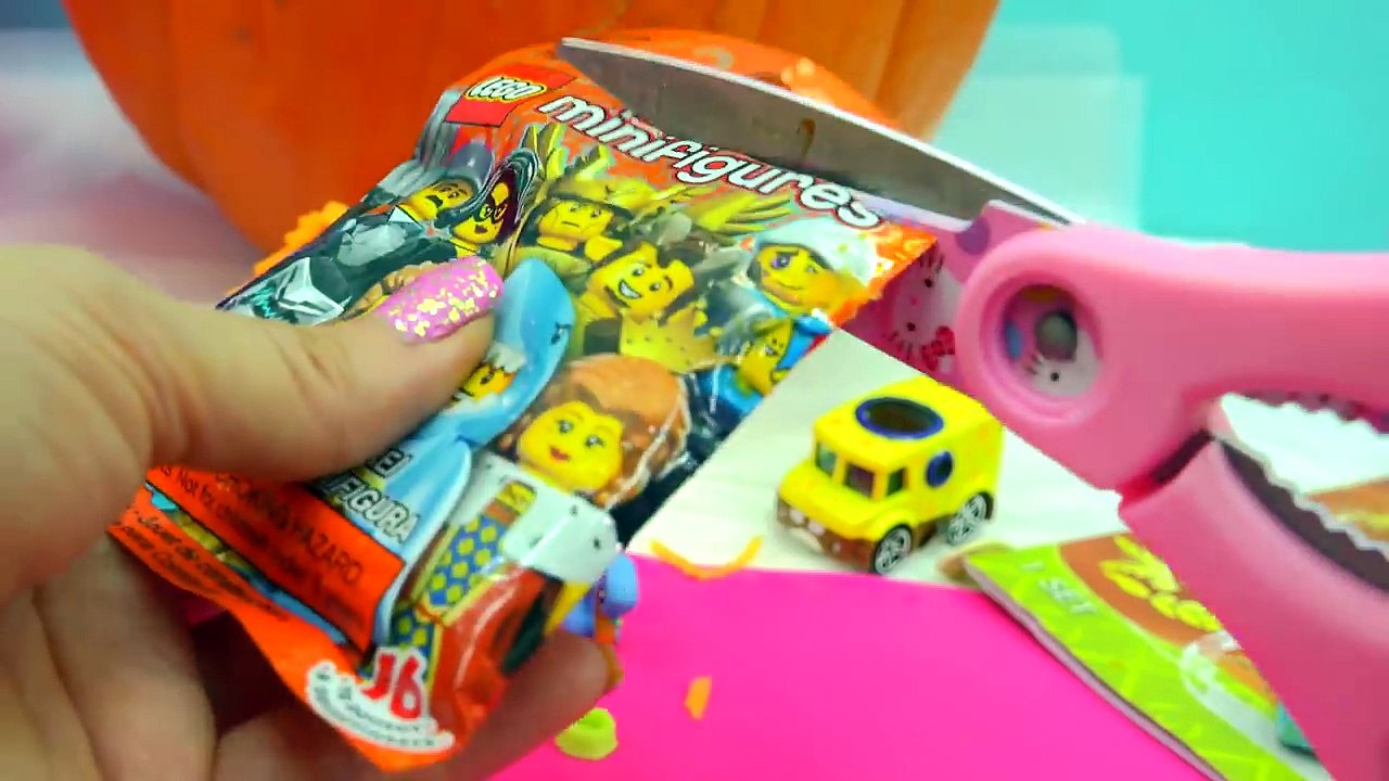 Carving Disney Frozen Queen Elsa Into Big  Halloween Pumpkin with Surprise Blind Bags Inside-X7bT3vjVYNU