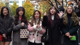 On The Way to Music Bank - Wanna One, TWICE, SEVENTEEN, MONSTA X, gugudan, Lovelyz, etc (2017.11.17)-7eX2uWbgw-w