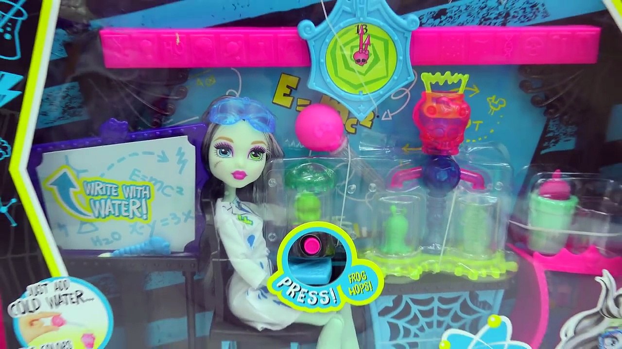 Science Class with Monster High Students   Teacher Barbie Doll with Color Change Experiment-peGfOleJ7x8