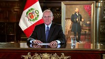 Kuczynski mantiene presidencia de Perú, agobiado por Odebrecht