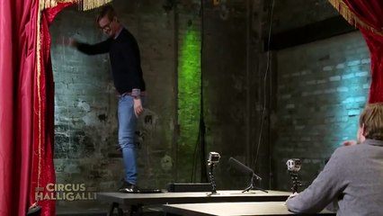 Circus HalliGalli Aushalten - Nicht lachen Vol.2 Teil 2 _ ProSieben-W8yE1ilfr3Y
