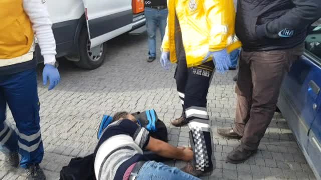 Hareket Halindeki Kamyonetin Açılan Kapağı Yayaya Çarptı: 1 Yaralı