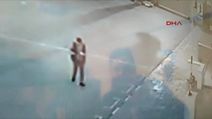 Adana-Atatürk Büstlerine Tabancayla Saldırı Anları Güvenlik Kamerasında