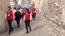 Mardin'de Asp Personelleri Kapı Kapı Gezip, Yoksulların İhtiyaçlarını Belirliyor