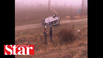 Elazığ'da minibüs şarampole yuvarlandı: 3 yaralı