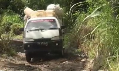 Belasan Tahun Jalan Rusak Tak Kunjung Diperbaiki