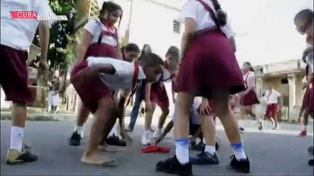 Pañoleta Cuban kids game played in the street