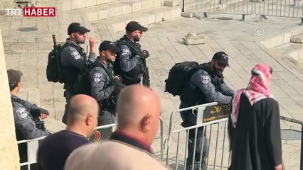 İsrail, Kudüs'ün ana giriş kapısına bariyerler koydu