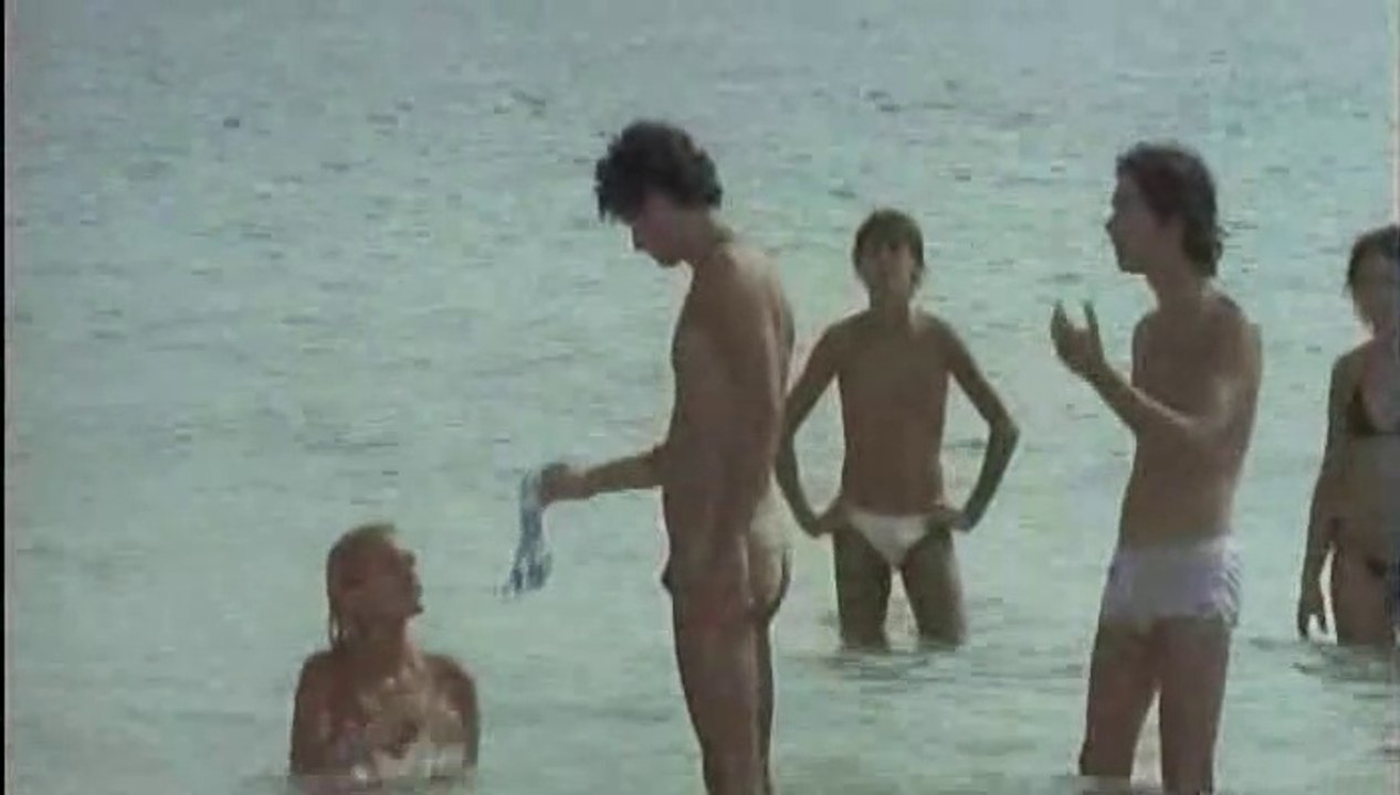 La Liceale Al Mare Con L'amica Di Papà COMMEDIA EROT.