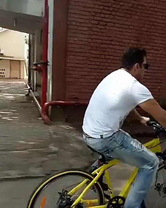 Salman Khan riding bycycle video || salman khan unseen videos