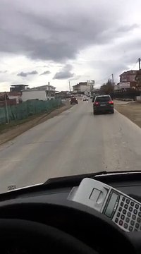 Vetura zyrtare në Prishtinë thyen rregullat e komunikacionit