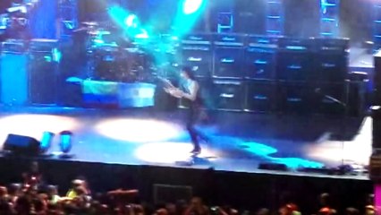 Rata Blanca Walter Giardino Destrozando La Guitarra Rompiendo la viola