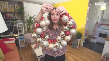 Comment faire une couronne de Noël avec un cintre ?